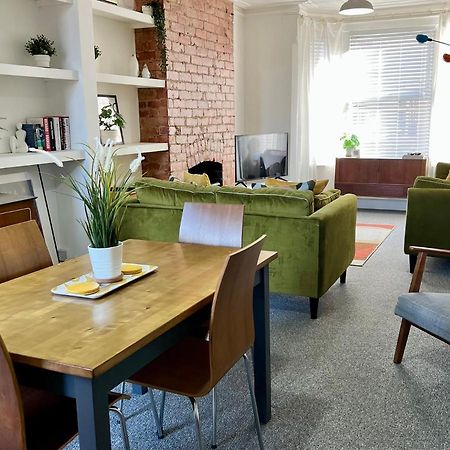 Contemporary 2 Bedroom Victorian Town House - Sleeps Up To 6 Kimberley  ภายนอก รูปภาพ