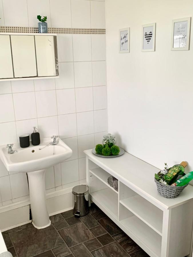 Contemporary 2 Bedroom Victorian Town House - Sleeps Up To 6 Kimberley  ภายนอก รูปภาพ