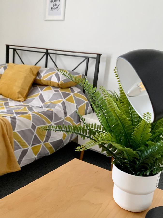 Contemporary 2 Bedroom Victorian Town House - Sleeps Up To 6 Kimberley  ภายนอก รูปภาพ