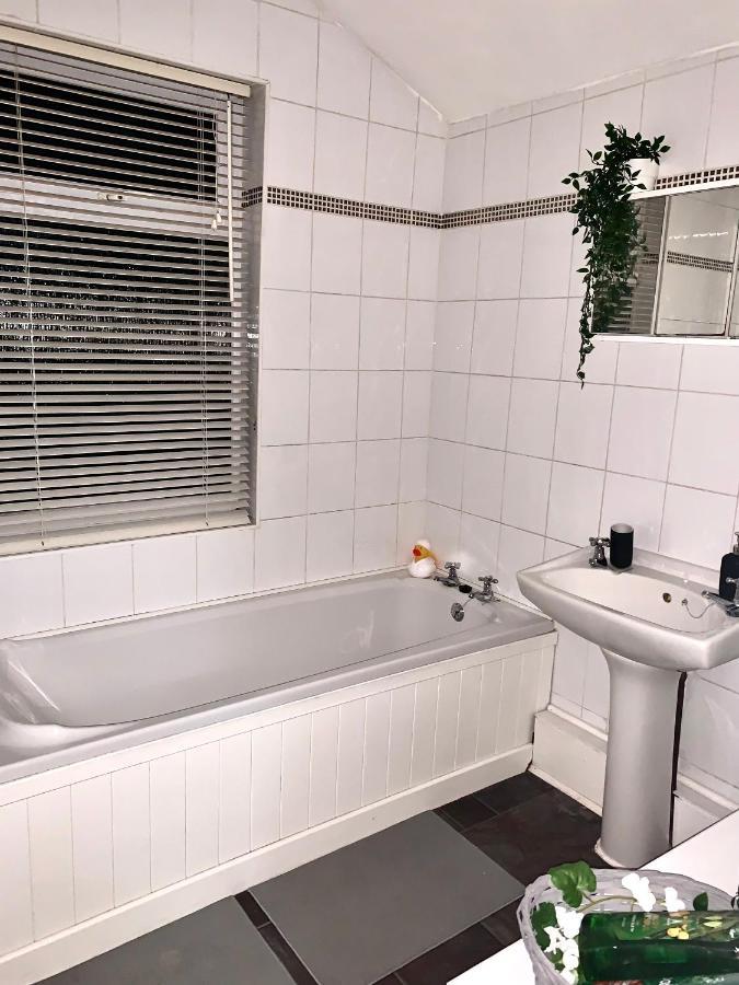 Contemporary 2 Bedroom Victorian Town House - Sleeps Up To 6 Kimberley  ภายนอก รูปภาพ
