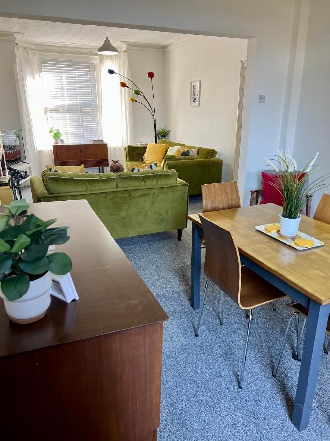 Contemporary 2 Bedroom Victorian Town House - Sleeps Up To 6 Kimberley  ภายนอก รูปภาพ