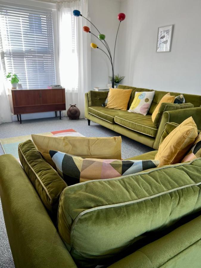 Contemporary 2 Bedroom Victorian Town House - Sleeps Up To 6 Kimberley  ภายนอก รูปภาพ