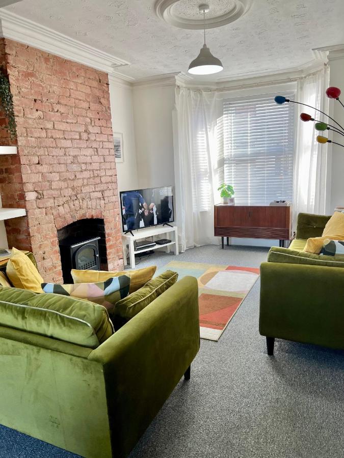 Contemporary 2 Bedroom Victorian Town House - Sleeps Up To 6 Kimberley  ภายนอก รูปภาพ